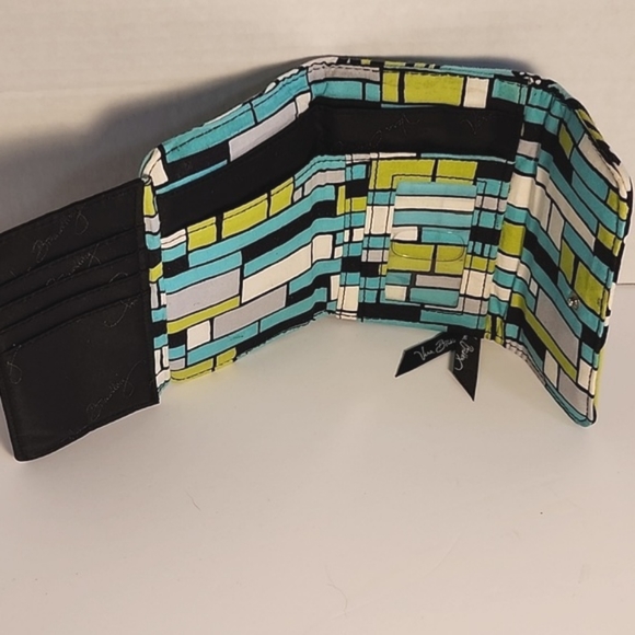Vera Bradley compact wallet - retired pattern Island Blooms - Picture 5 of 9